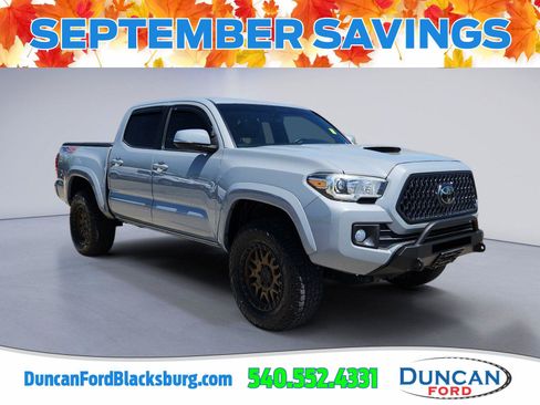 Used 2018 Toyota Tacoma TRD Sport AWD/4WD image 1