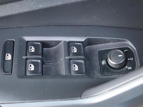 Used 2020 Volkswagen Jetta SE FWD image 42