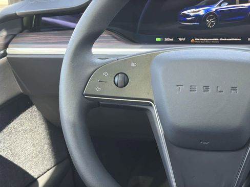 Used 2025 Tesla Model X image 13