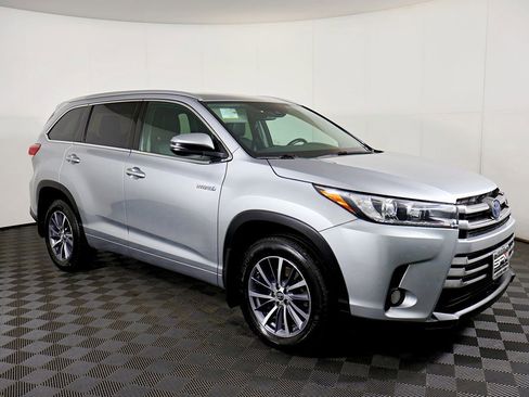 Used 2017 Toyota Highlander XLE image 5
