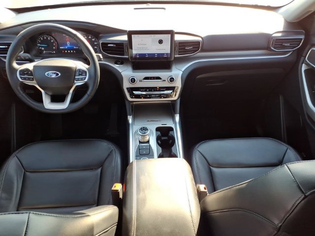 Used 2023 Ford Explorer XLT w/ Equipment Group 202A AWD/4WD image 15