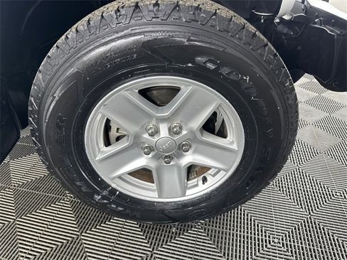 Certified 2023 Jeep Gladiator Sport image 12