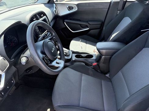 Certified 2022 Kia Soul LX FWD image 6