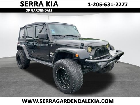 Used 2016 Jeep Wrangler Unlimited Sahara w/ Connectivity Group AWD/4WD image 1