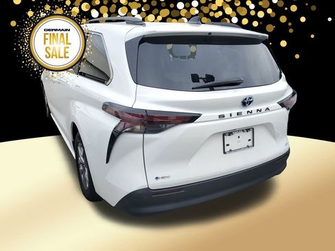 Used 2025 Toyota Sienna LE image 8