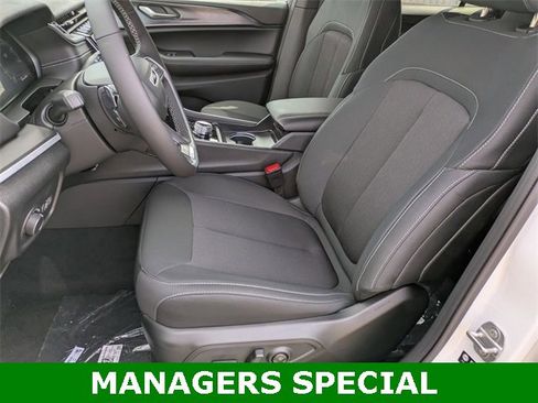 New 2025 Jeep Grand Cherokee L Laredo w/ Luxury Tech Group I image 11