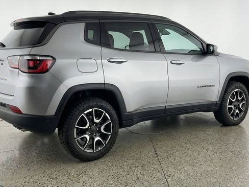 Used 2025 Jeep Compass Trailhawk AWD/4WD image 9