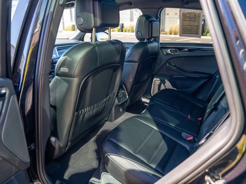 Certified 2026 Porsche Macan AWD/4WD image 23