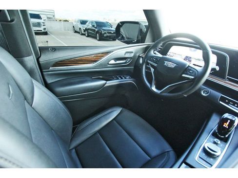 Certified 2024 Cadillac Escalade Luxury image 8