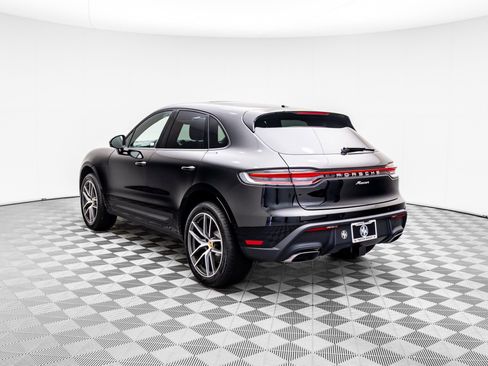 Certified 2025 Porsche Macan image 3
