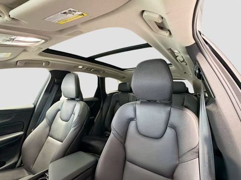 Used 2024 Volvo XC60 B5 Plus w/ Protection Package Premier AWD/4WD image 18