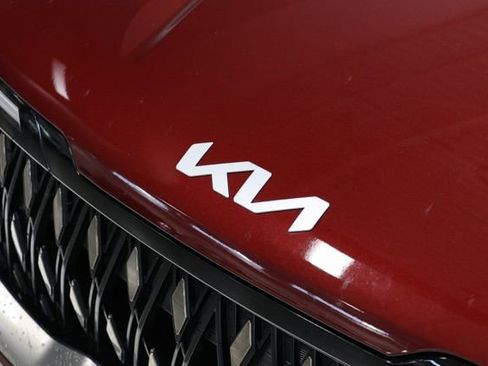 Used 2025 Kia Carnival FWD image 13