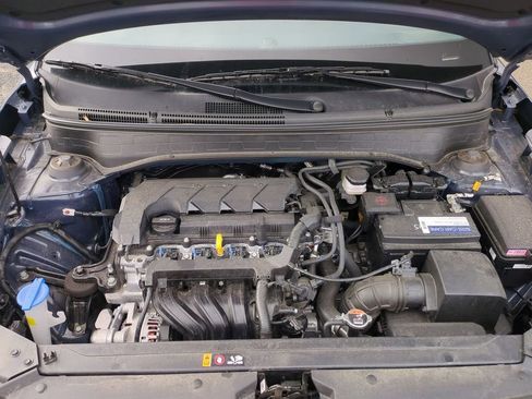 Certified 2025 Hyundai Venue Limited FWD image 28