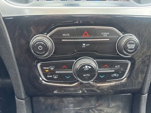 Used 2020 Chrysler 300 Limited image 31