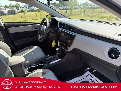 Used 2018 Toyota Corolla LE FWD image 38