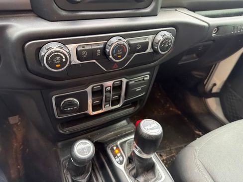 Certified 2019 Jeep Wrangler Unlimited Sport S AWD/4WD image 11