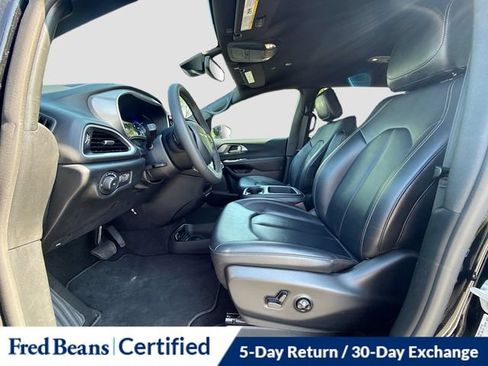 Used 2025 Chrysler Pacifica Select FWD image 23
