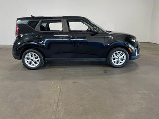Used 2024 Kia Soul LX w/ Option Group 015 FWD video 2
