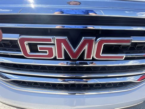 Certified 2018 GMC Acadia SLT w/ LPO, Floor Liner Package FWD image 32