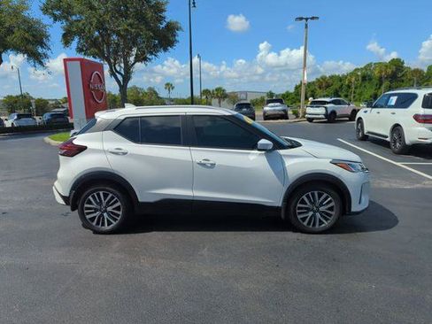Certified 2024 Nissan Kicks SV FWD image 3