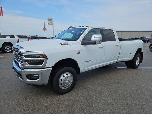 Used 2025 RAM 3500 Laramie AWD/4WD image 2
