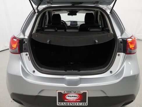 Used 2020 Toyota Yaris XLE image 38