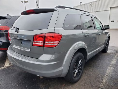 Used 2020 Dodge Journey SE w/ SE Popular Equipment Group image 3