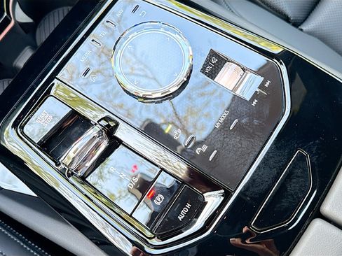 New 2026 BMW 550e xDrive w/ Executive Package image 29