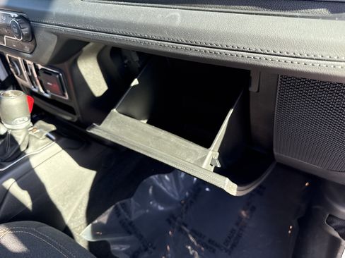 Used 2025 Jeep Wrangler Sahara w/ Technology Group image 17