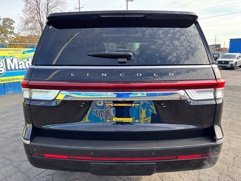 Used 2024 Lincoln Navigator Reserve w/ Monochromatic Package AWD/4WD image 3