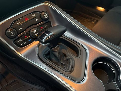 Used 2018 Dodge Challenger SXT image 28