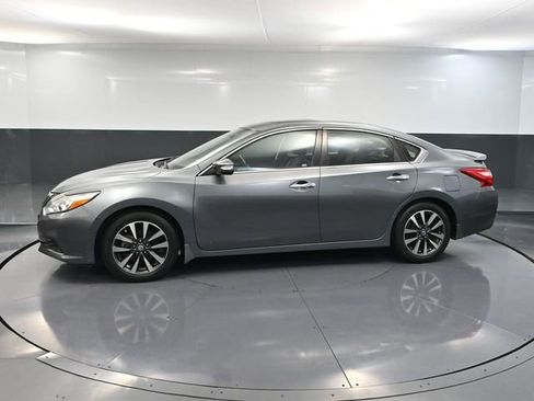 Used 2016 Nissan Altima 2.5 SL w/ Moonroof Package image 8