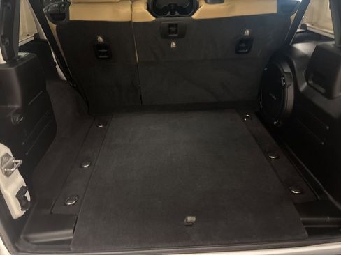 Used 2018 Jeep Wrangler Unlimited Sahara AWD/4WD image 32