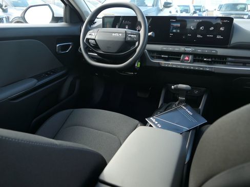 New 2025 Kia K4 LXS image 22