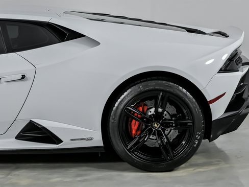 Used 2020 Lamborghini Huracan EVO image 9