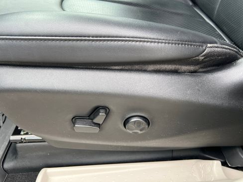 Certified 2024 Chrysler Pacifica Touring-L image 13