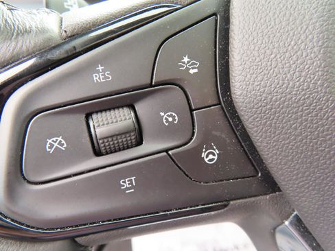 Used 2023 Chevrolet Bolt EUV Premier w/ Sun & Sound Package FWD image 19