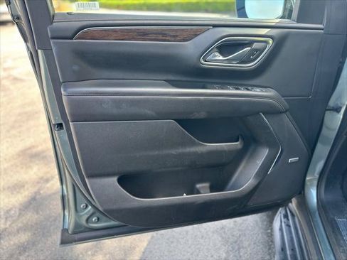 Used 2023 Chevrolet Suburban Premier RWD image 13