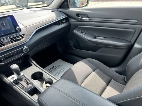Used 2025 Nissan Altima 2.5 SV FWD image 35
