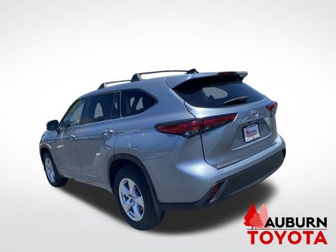 Used 2022 Toyota Highlander LE AWD/4WD image 5