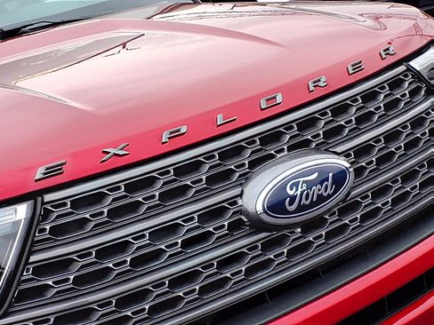 Used 2024 Ford Explorer XLT w/ Equipment Group 202A AWD/4WD image 30