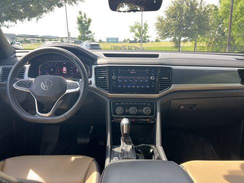 Certified 2023 Volkswagen Atlas Cross Sport SE w/ Panoramic Sunroof Package FWD image 26