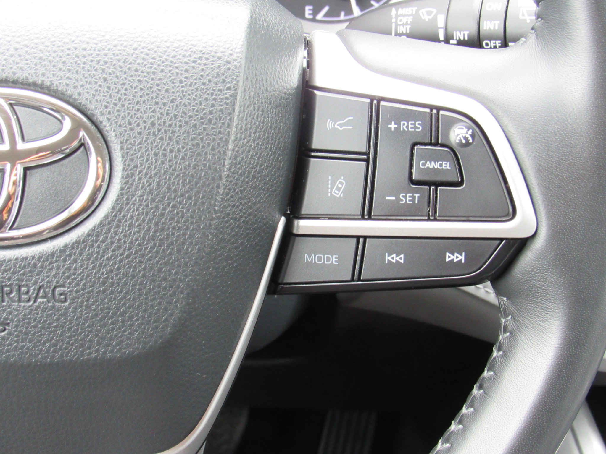Used 2023 Toyota Highlander XLE AWD/4WD image 20