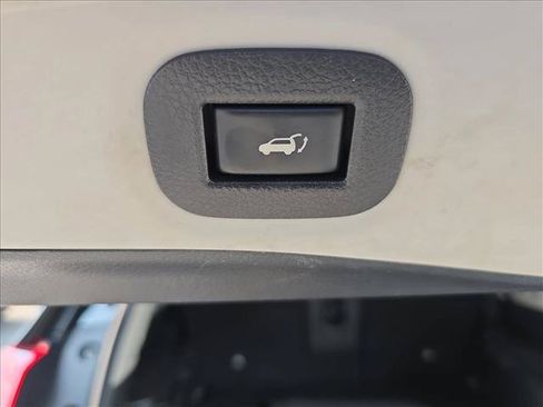 Used 2018 Nissan Rogue SV AWD/4WD image 13