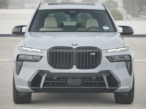 Used 2026 BMW X7 M60i w/ Climate Comfort Package AWD/4WD image 2