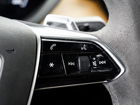 Used 2022 Audi e-tron GT Premium Plus image 13