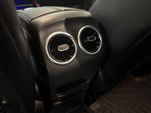 Used 2022 Mercedes-Benz GLB 250 image 21