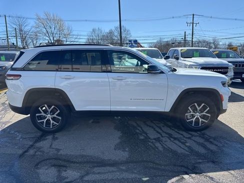 Certified 2024 Jeep Grand Cherokee Limited w/ Luxury Tech Group II image 8