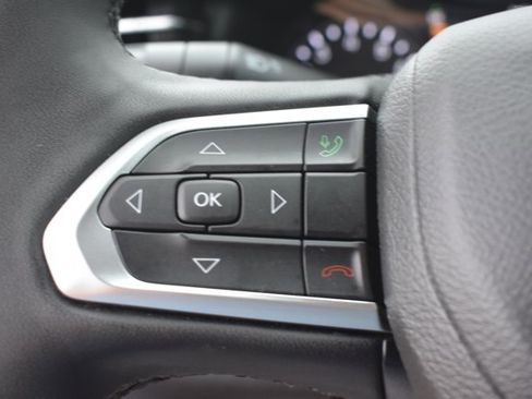 Used 2025 Jeep Compass Limited AWD/4WD image 21
