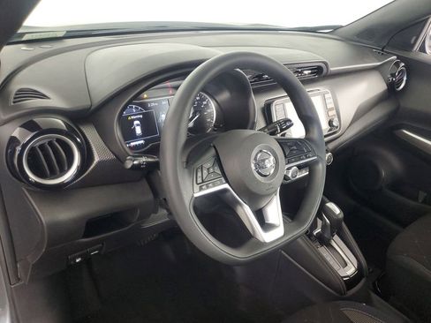 Used 2020 Nissan Kicks SV image 11